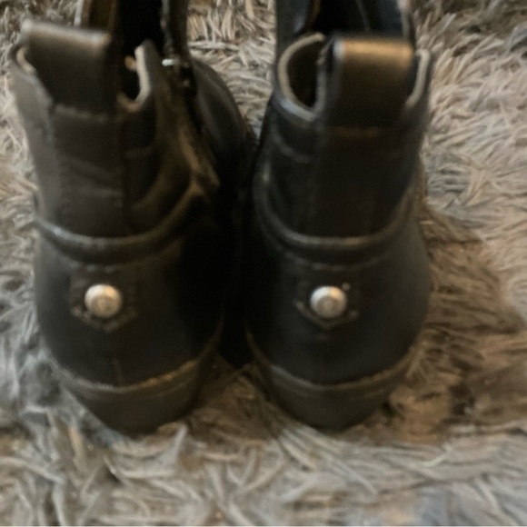 Ladies Short Black Guess Booties - Picture 2 of 8